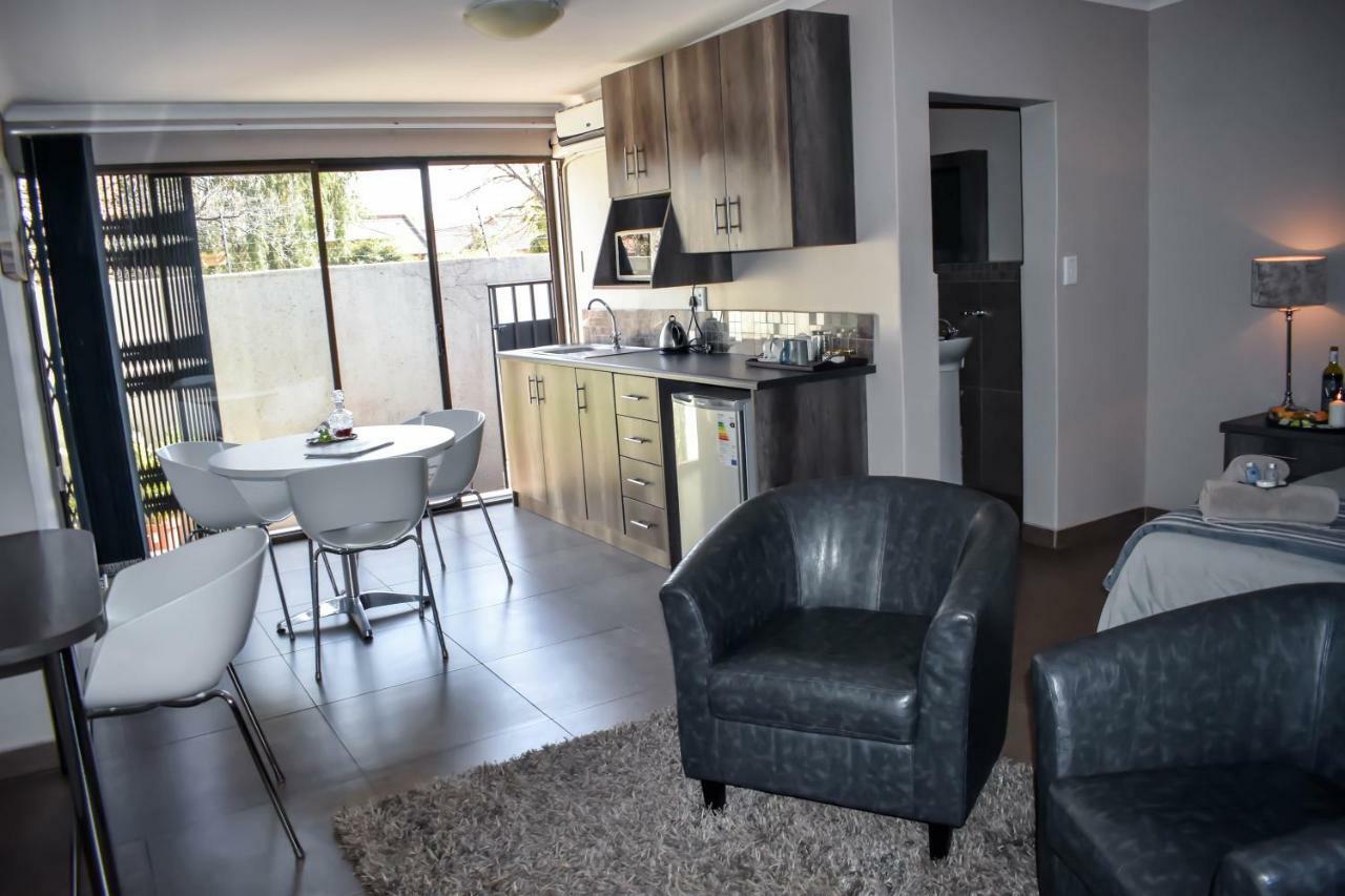 Blue Sparrow Guest House 미델뷔르흐 외부 사진
